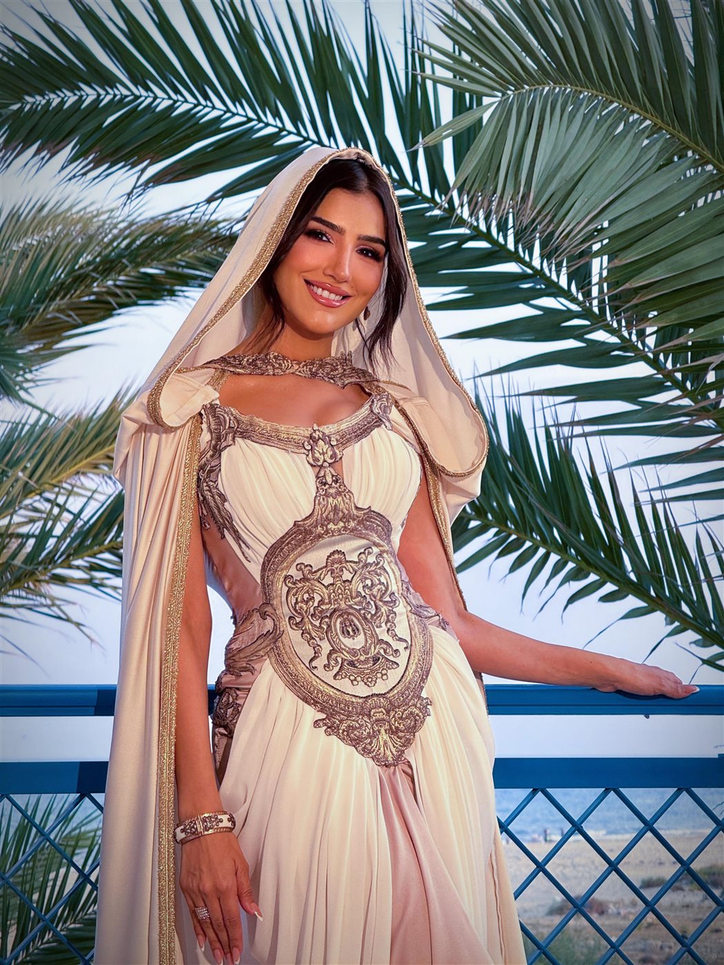 الفنانة مي عمر