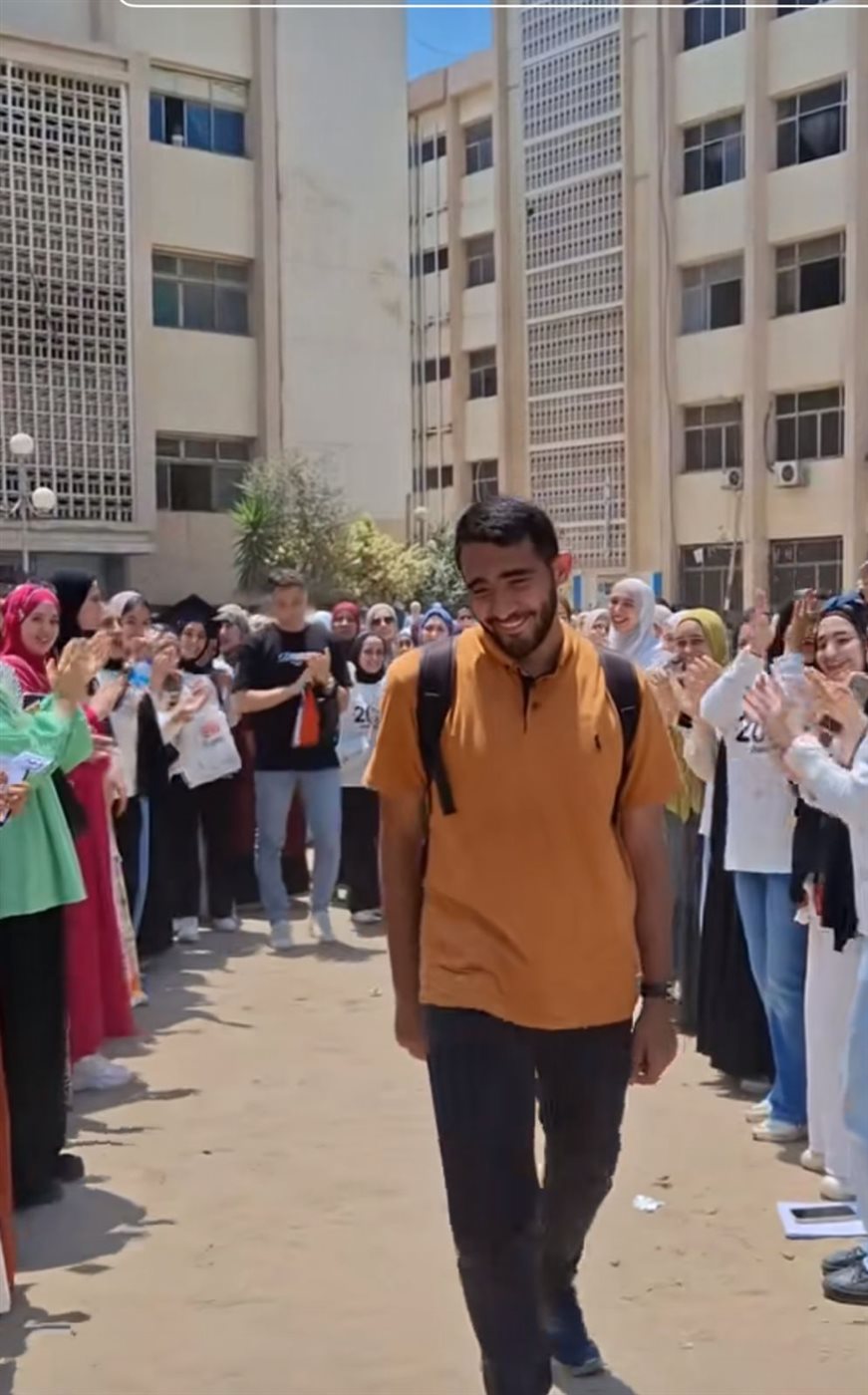 الطالب أحمد 