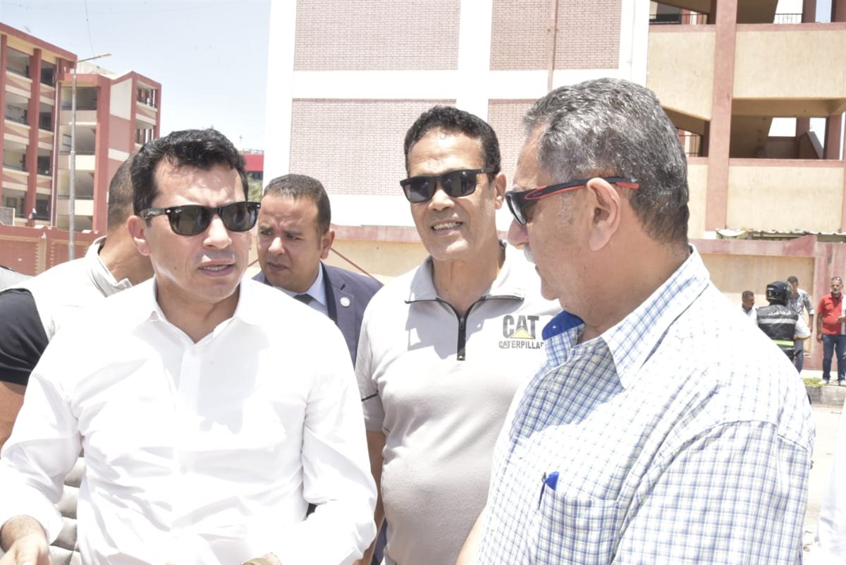 وزير الشباب والرياضه 