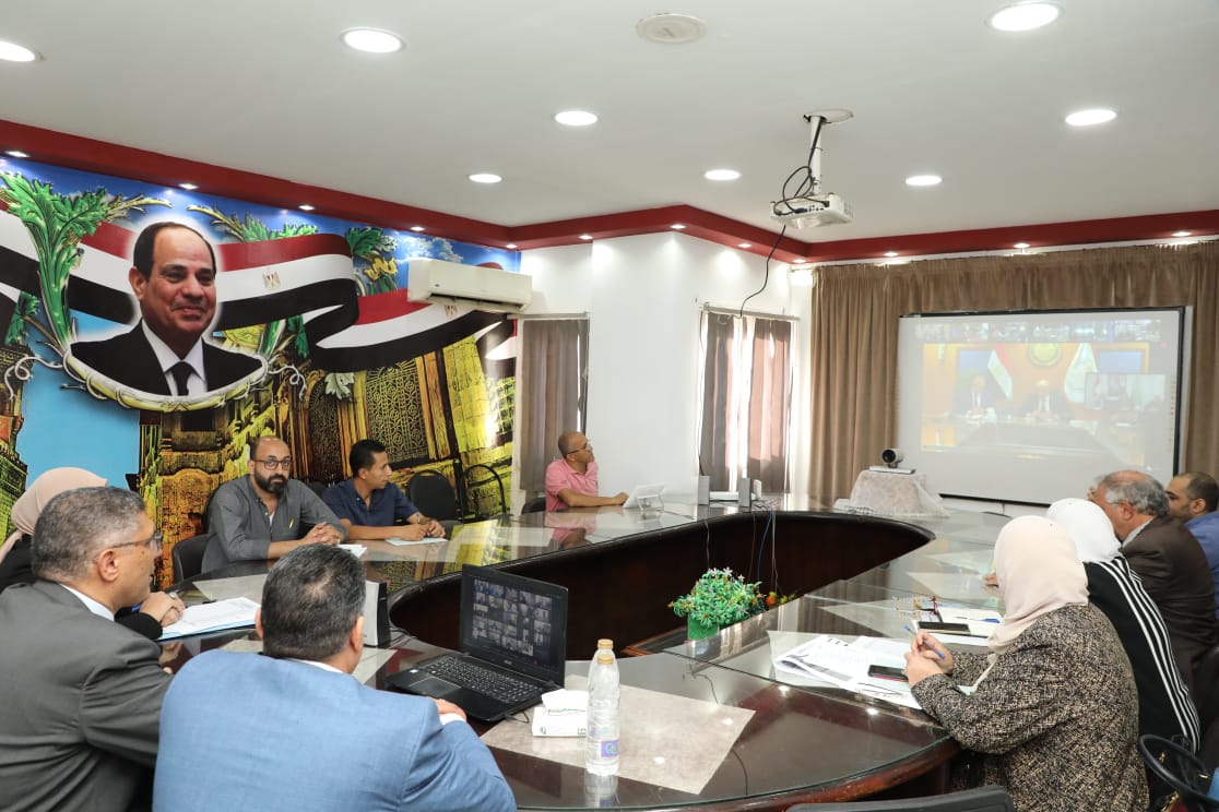 محافظ الجيزة من غرفة عمليات مديرية التعليم