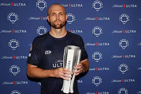 كريستيان جراي أفضل لاعب في مباراة أوكلاند وبوكا جونيورز