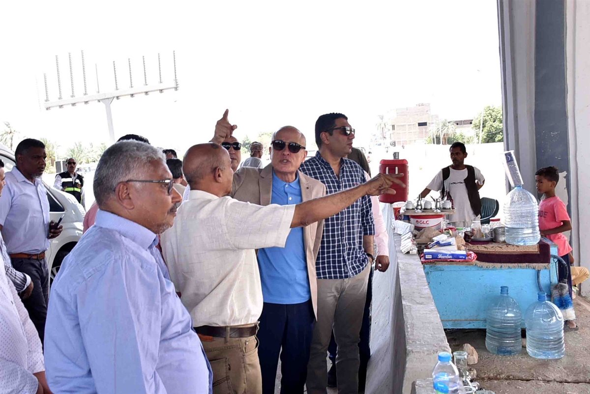 محافظ الأقصر في جولة ميدانية بالقرنة