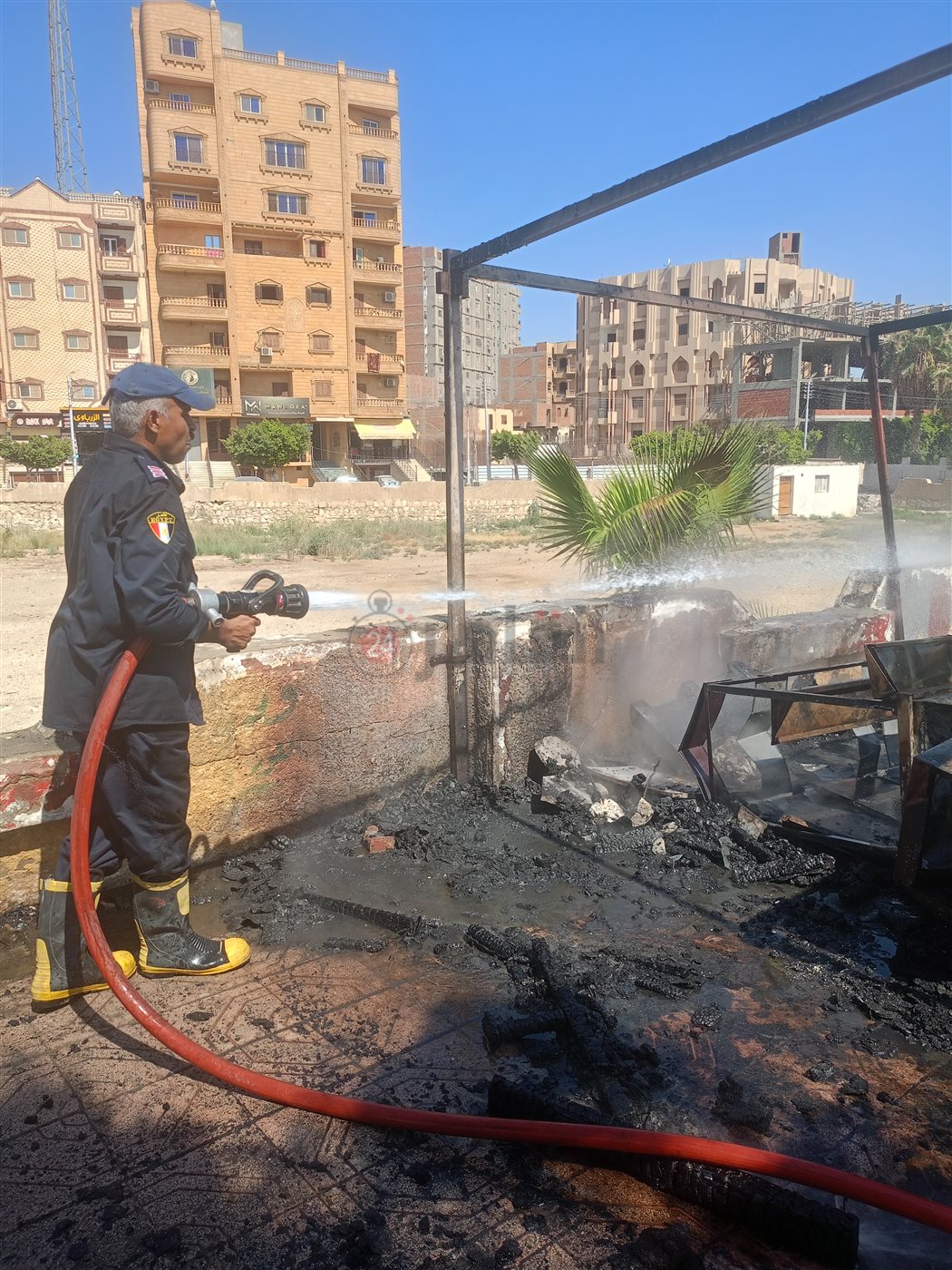 بسبب ماس كهربائي.. السيطرة على حريق نشب في كشك بالفيوم