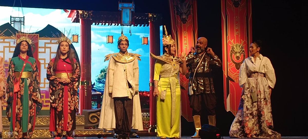 لقطات من العرض الأول لمسرحية الملك وأنا لـ لقاء الخميسي على مسرح البالون