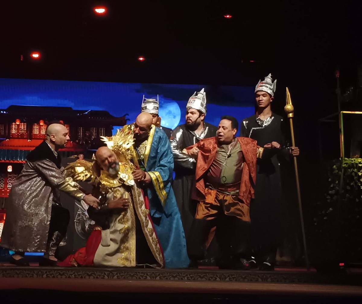 لقطات من العرض الأول لمسرحية الملك وأنا لـ لقاء الخميسي على مسرح البالون