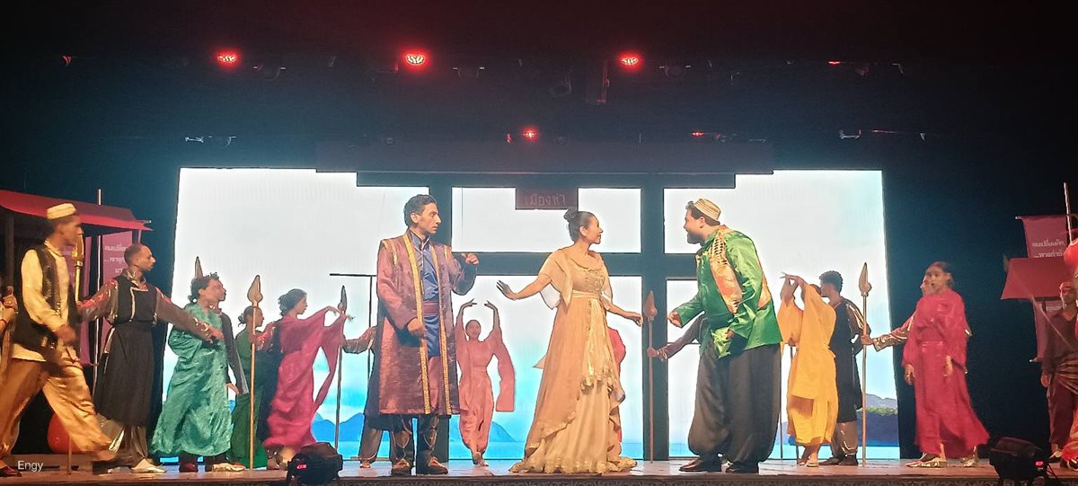 لقطات من العرض الأول لمسرحية الملك وأنا لـ لقاء الخميسي على مسرح البالون