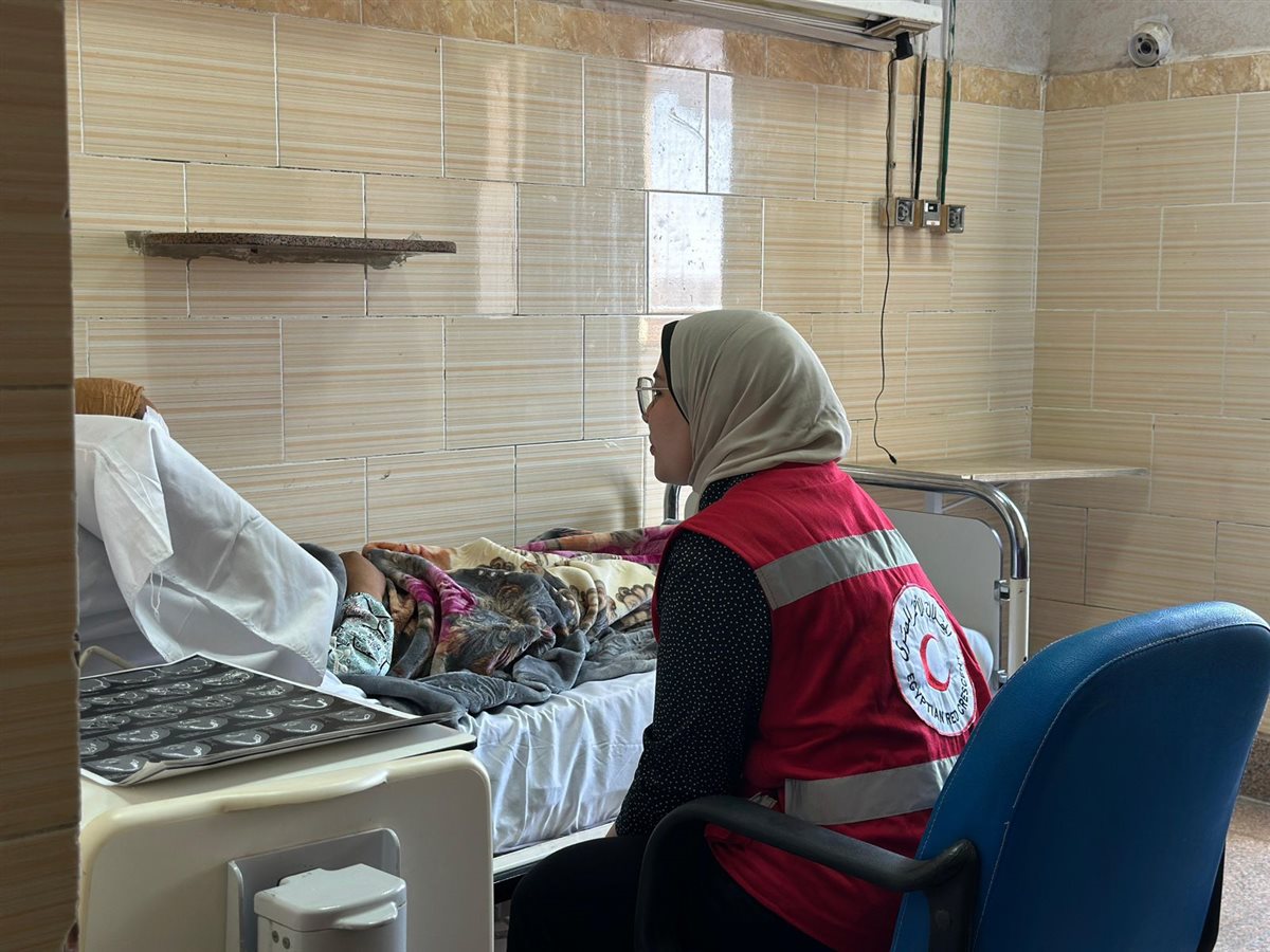 الهلال الأحمر يقدم الدعم لمصابات وأسر ضحايا حادث المنوفية