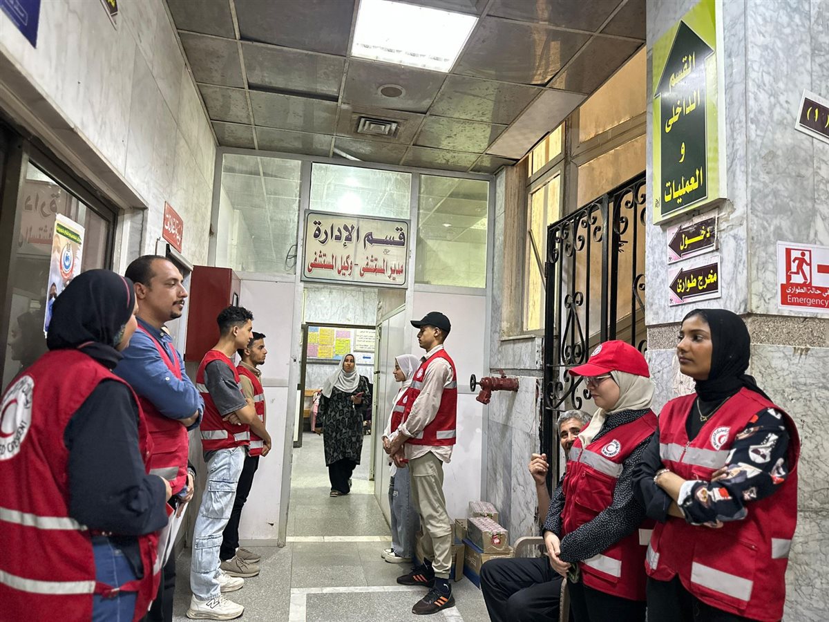 الهلال الأحمر يقدم الدعم لمصابات وأسر ضحايا حادث المنوفية
