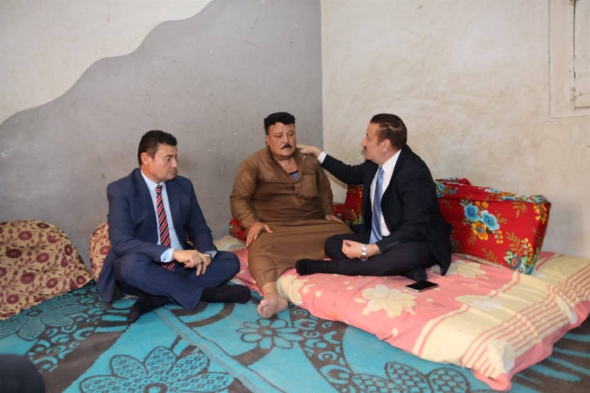 محافظ المنوفية يقدم واجب العزاء لوالد سائق الميكروباص في حادث الطريق الإقليمي