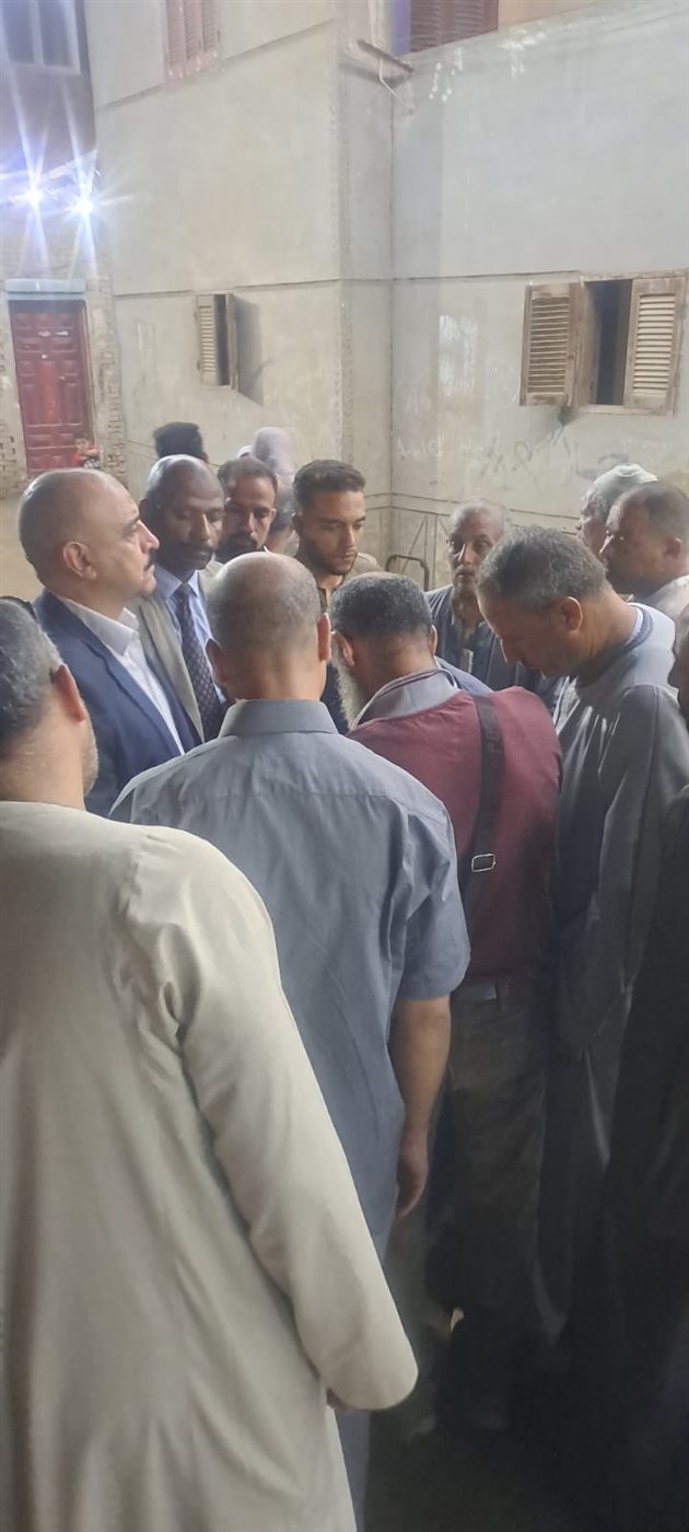 تسليم شيكات التعويضات لأسر ضحايا حادث المنوفية