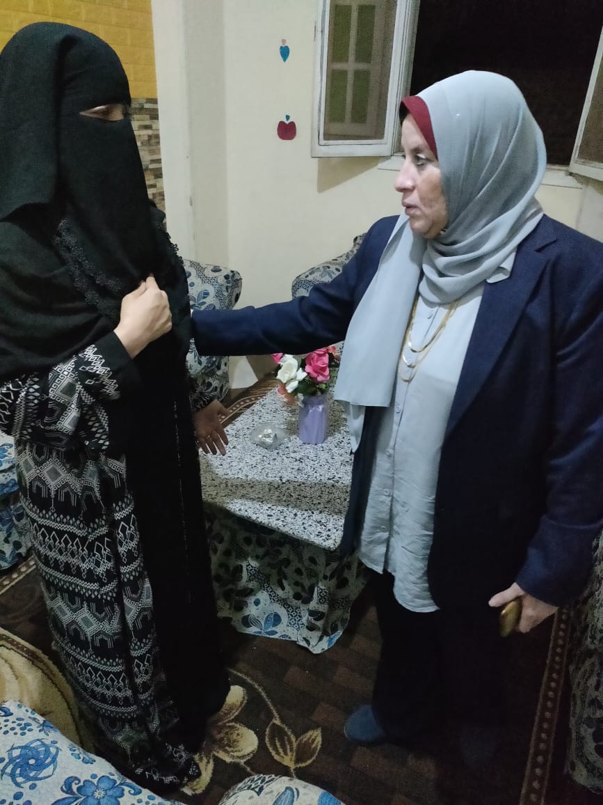 تسليم شيكات التعويضات لأسر ضحايا حادث المنوفية