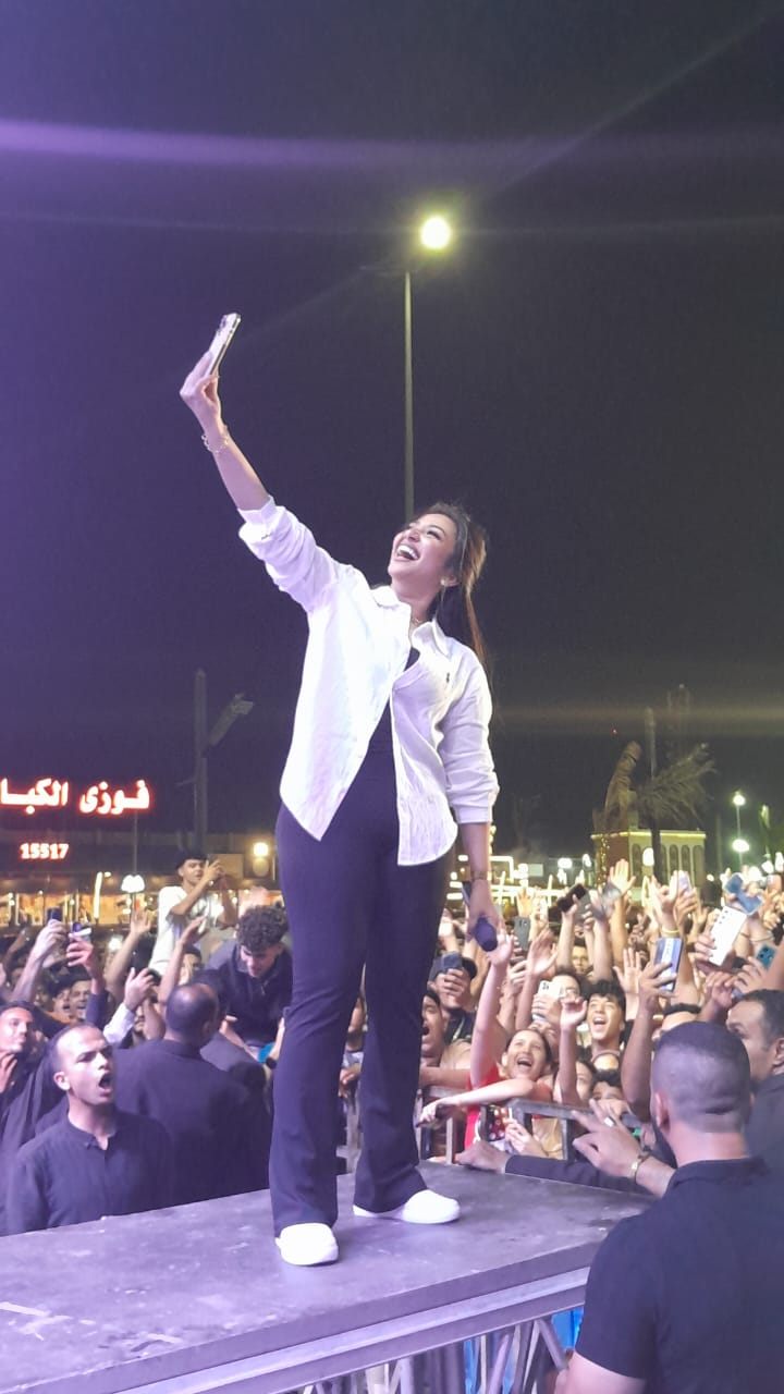 رحمة محسن مع جمهورها في احتفالية فى حب مصر احتفالا بثورة 30 يونيو