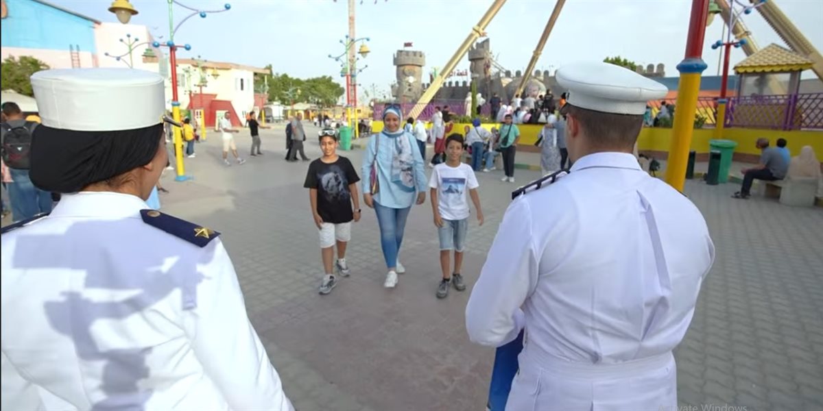 <strong>وزارة الداخلية تشارك المواطنين الاحتفال بذكرى ثورة 30 يونيو</strong>