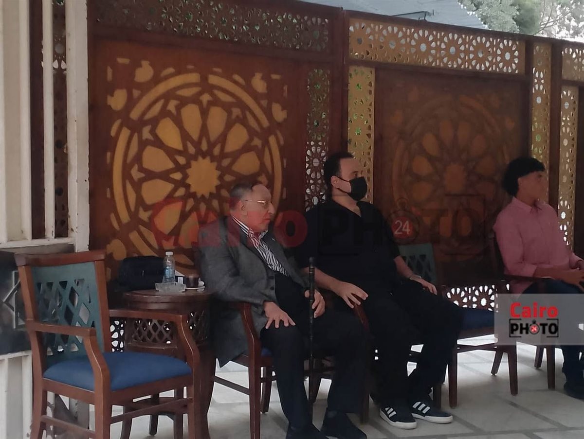 بحضور الأسرة والأقارب.. هشام إسماعيل يستقبل عزاء والدته بمسجد الحامدية الشاذلية
