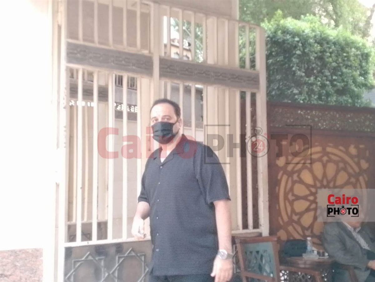 بحضور الأسرة والأقارب.. هشام إسماعيل يستقبل عزاء والدته بمسجد الحامدية الشاذلية