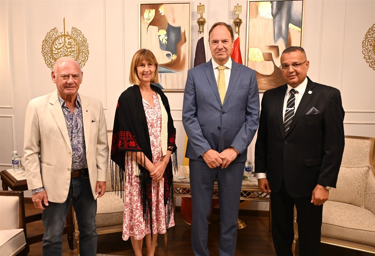 محافظ جنوب سيناء يستقبل سفير بلجيكا في مكتبه