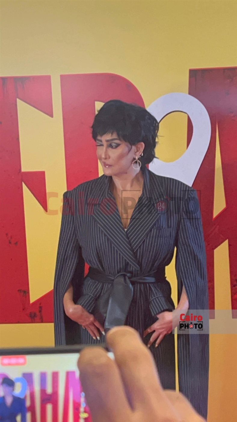 بـ لوك مختلف.. غادة عبد الرازق والمخرج أحمد نادر جلال من العرض الخاص لفيلم أحمد وأحمد