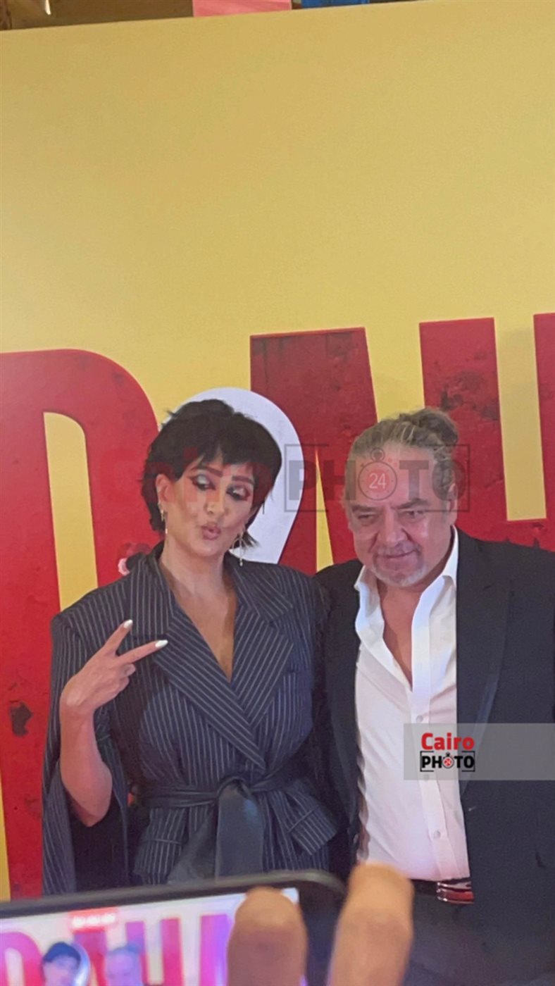 بـ لوك مختلف.. غادة عبد الرازق والمخرج أحمد نادر جلال من العرض الخاص لفيلم أحمد وأحمد