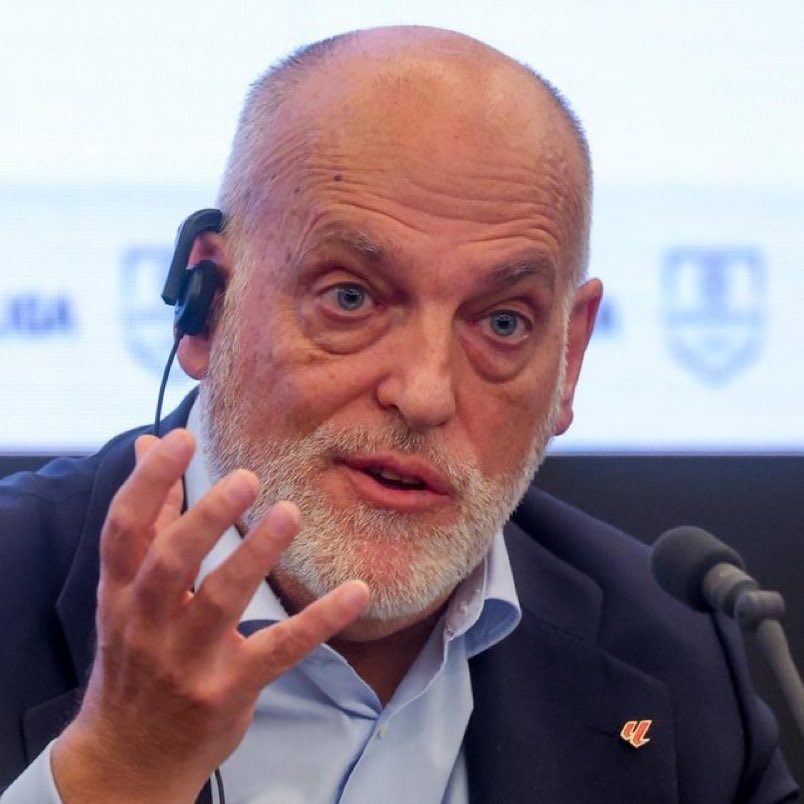  خافيير تيباس رابطة الدوري الإسباني خلال تواجده في حفل قرعة اليجا