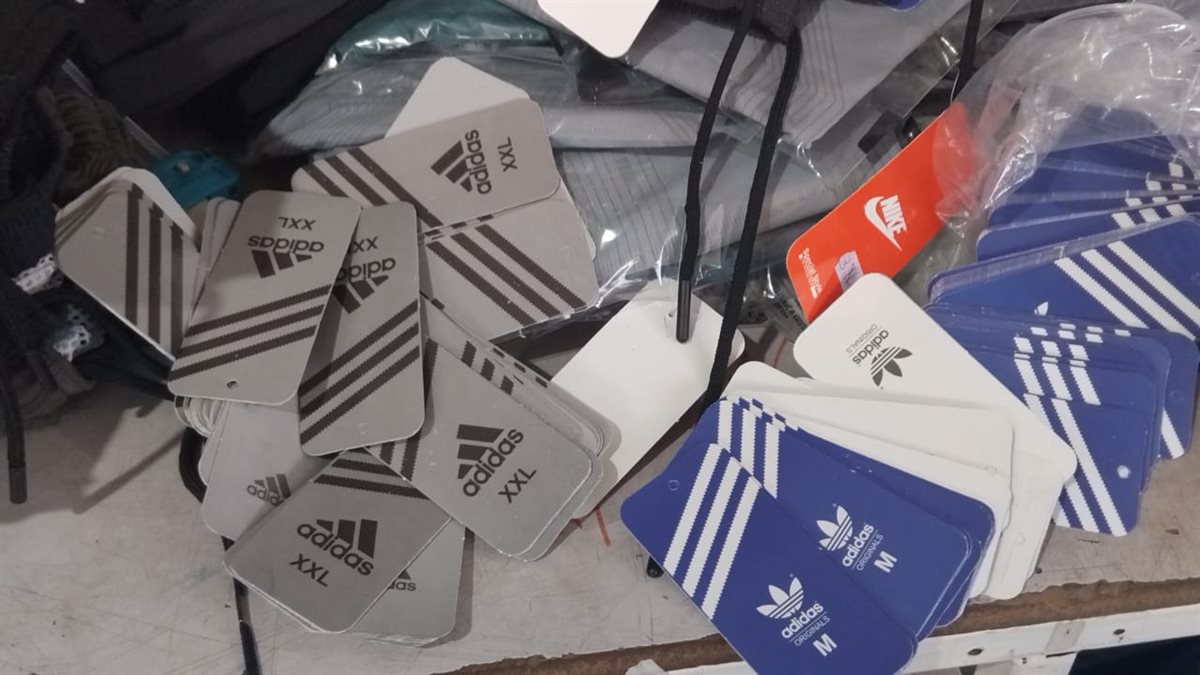 ملابس رياضية مقلدة 