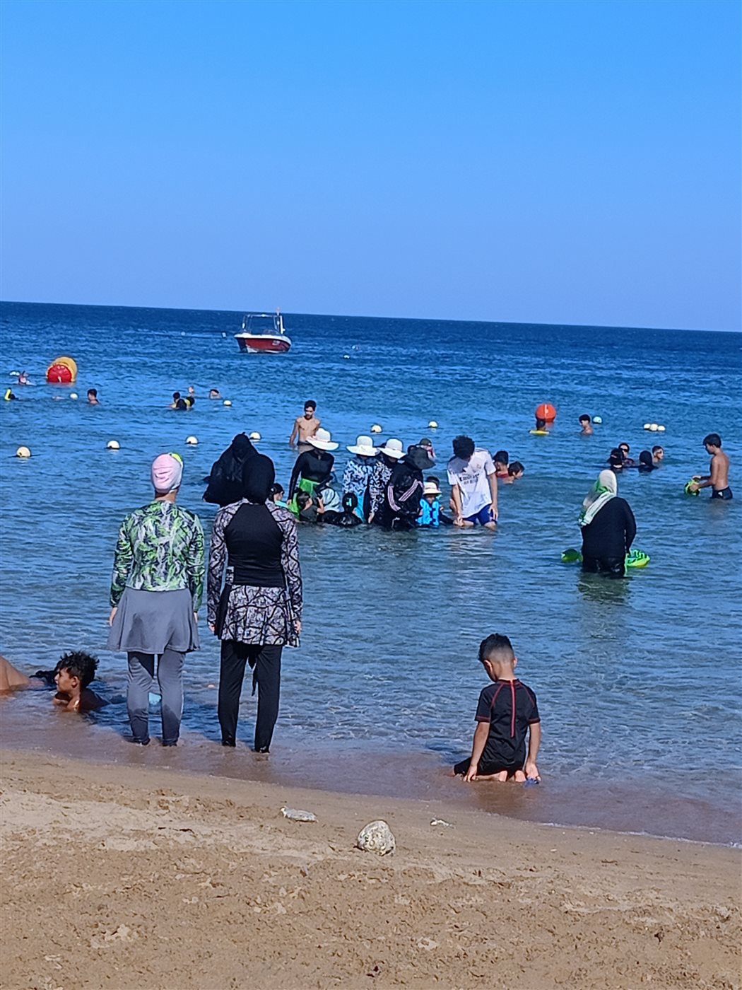 وقف رحلات الباراشوت في شواطئ شرم الشيخ 