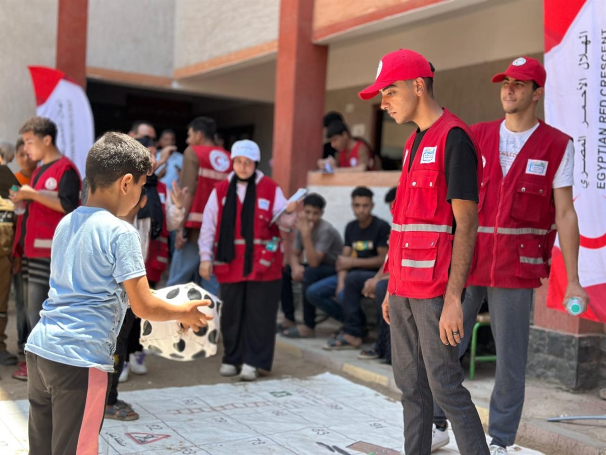  الهلال الأحمر يُطلق قافلة شاملة إلى قرية كفر السنابسة بالمنوفية 