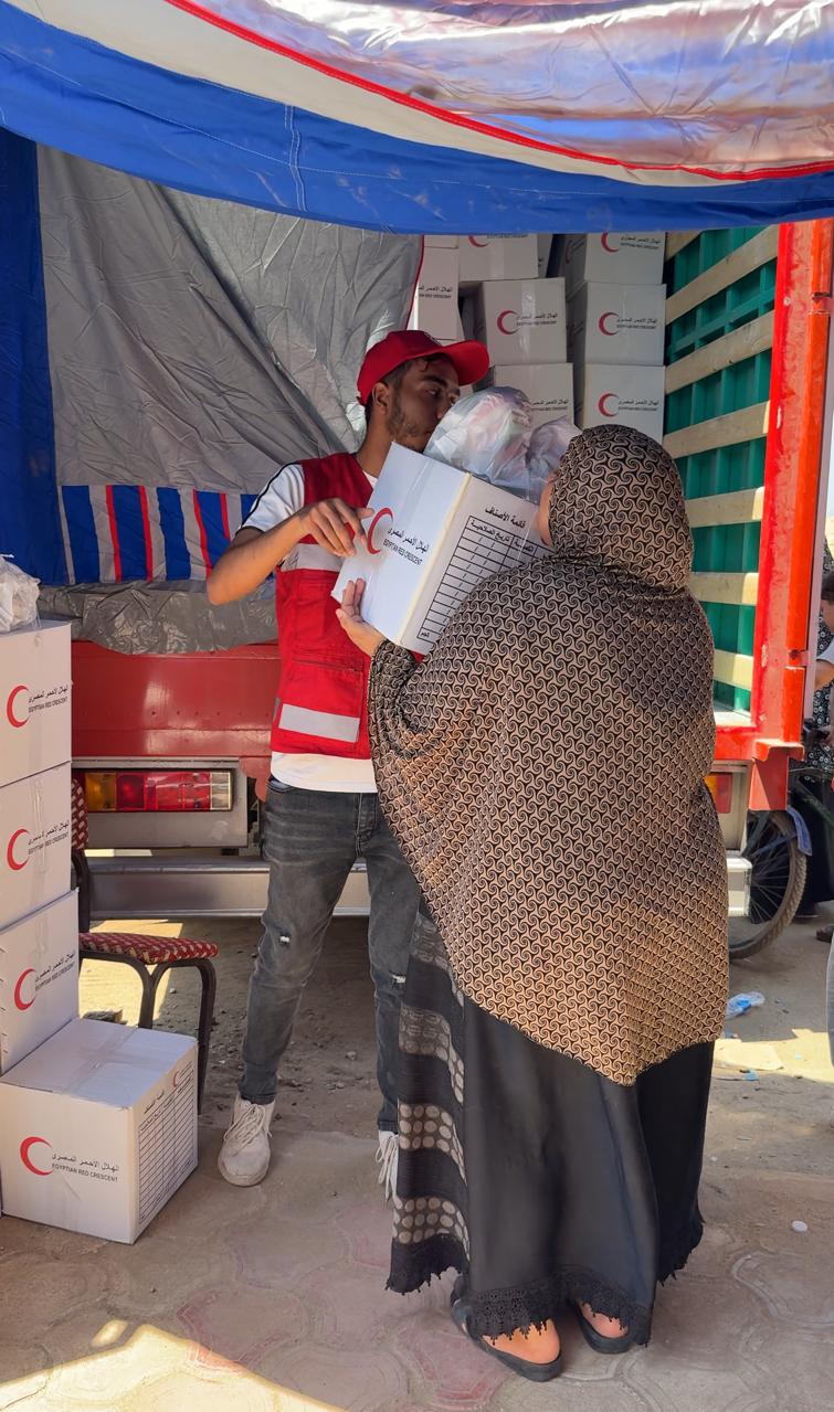  الهلال الأحمر يُطلق قافلة شاملة إلى قرية كفر السنابسة بالمنوفية 