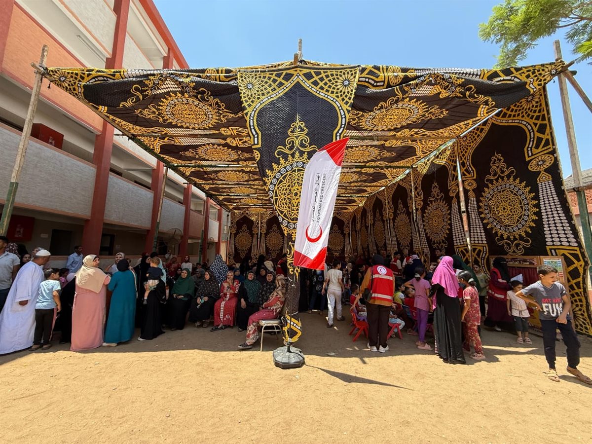  الهلال الأحمر يُطلق قافلة شاملة إلى قرية كفر السنابسة بالمنوفية 