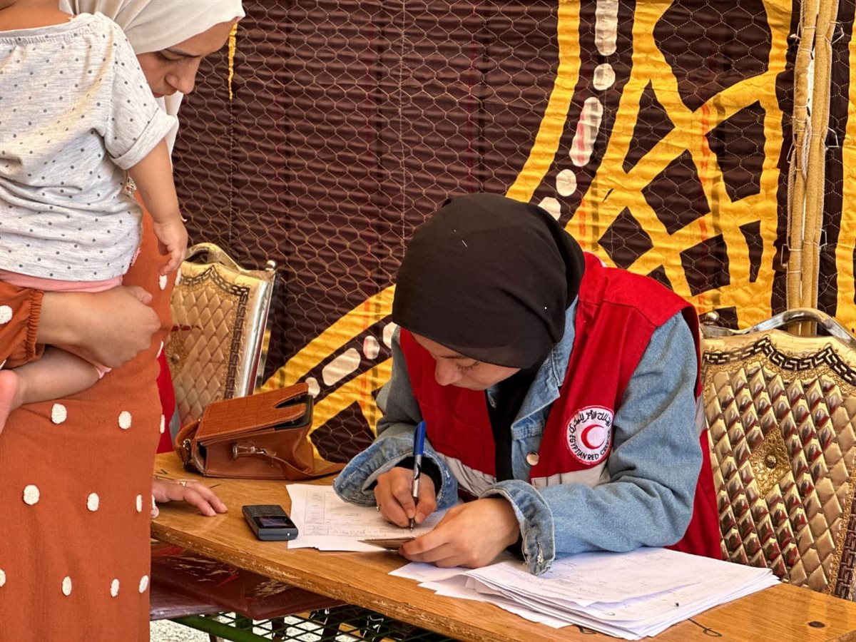  الهلال الأحمر يُطلق قافلة شاملة إلى قرية كفر السنابسة بالمنوفية 