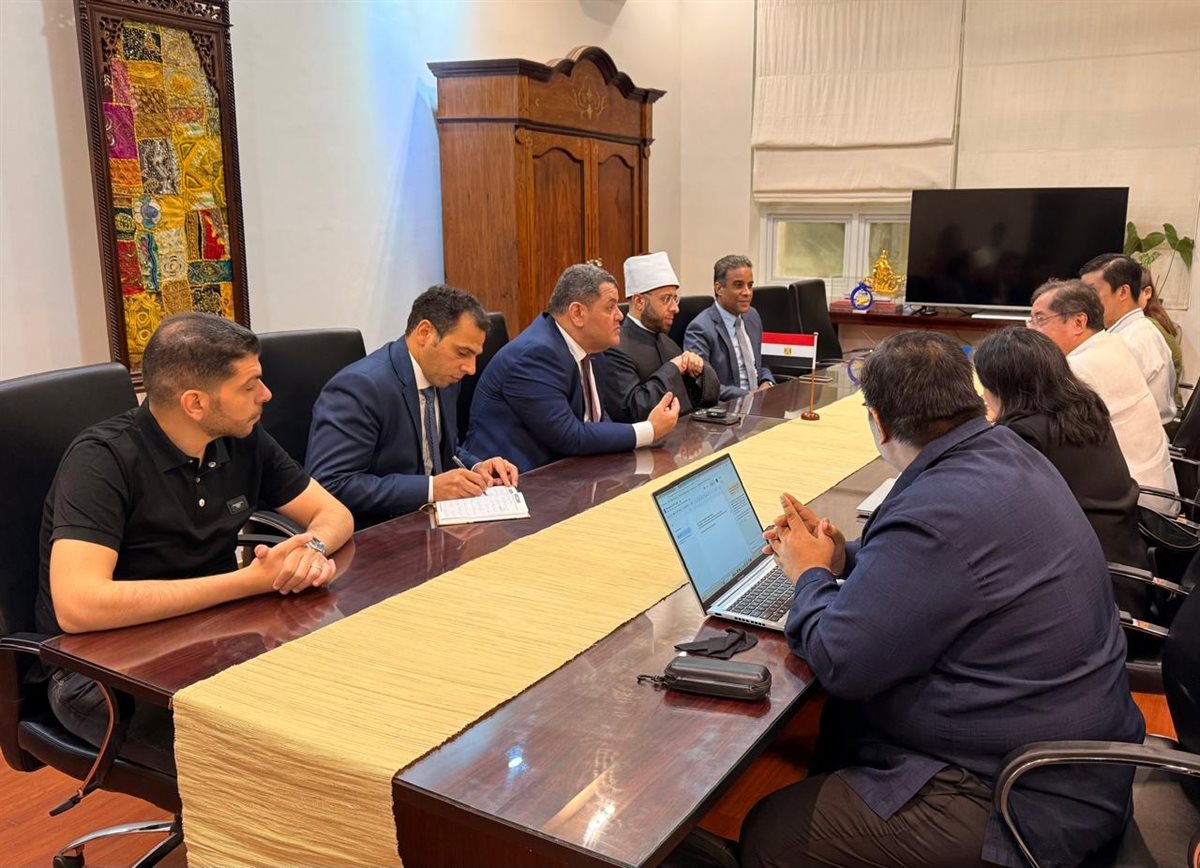 وزير الأوقاف يبحث التعاون في مجال الأدوية مع وزير الصحة الفلبيني