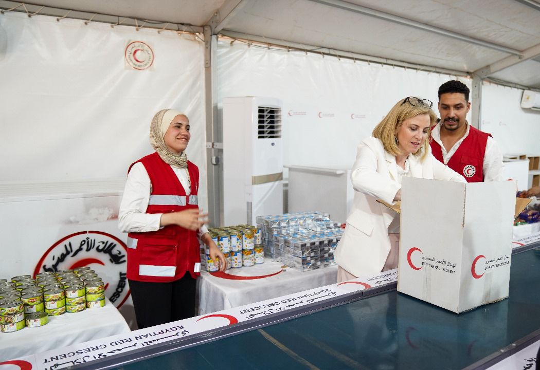  وزيرة خارجية النمسا خلال زيارة الهلال الأحمر المصري