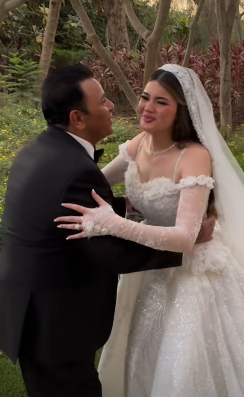 محمد فؤاد يحتفل بزفاف ابنته بسمة في أحد فنادق القاهرة بحضور نجوم الفن والإعلام