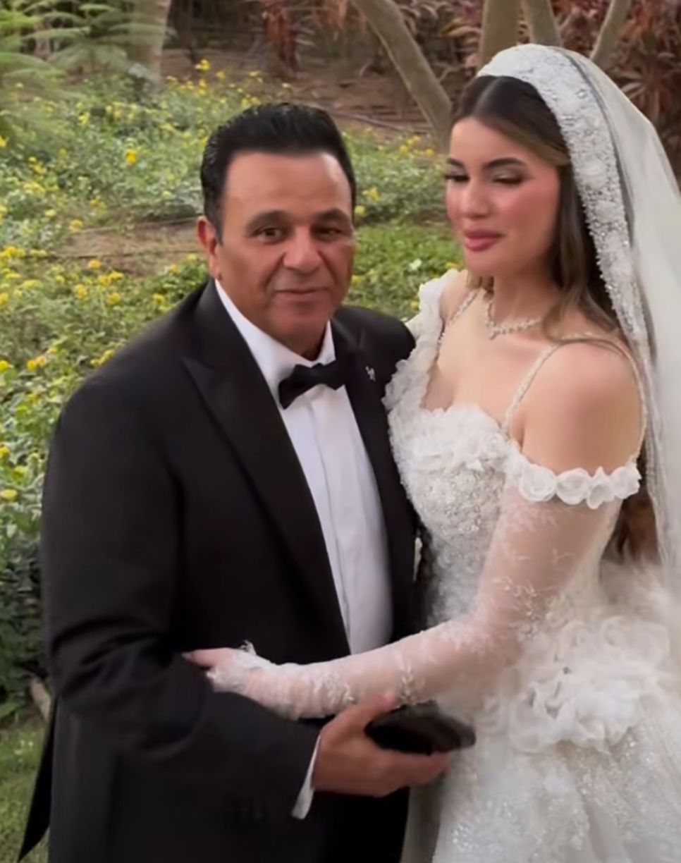 محمد فؤاد يحتفل بزفاف ابنته بسمة في أحد فنادق القاهرة بحضور نجوم الفن والإعلام