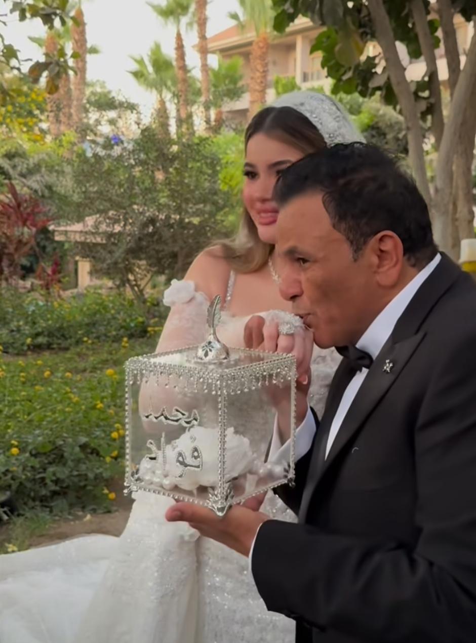 محمد فؤاد يحتفل بزفاف ابنته بسمة في أحد فنادق القاهرة بحضور نجوم الفن والإعلام