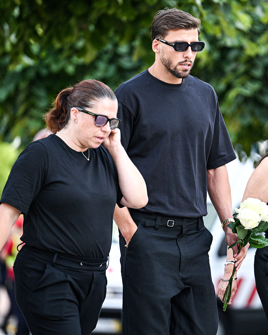 لقطات من جنازة دييجو جوتا وشقيقه