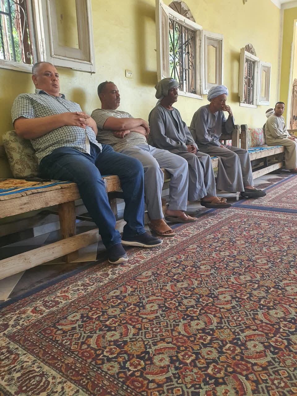 تقديم واجب العزاء في شهيد حفار جبل الزيت