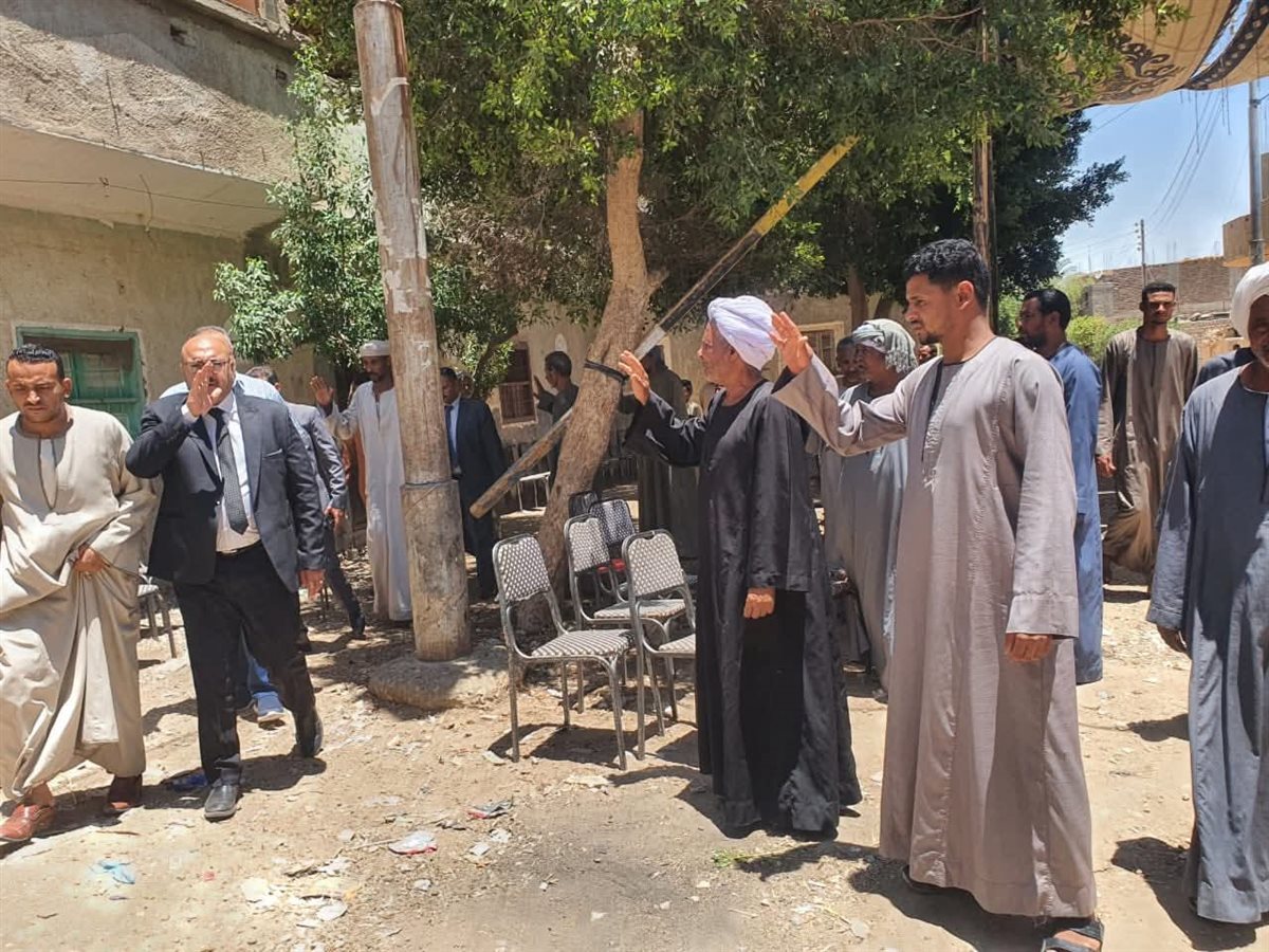 تقديم واجب العزاء في شهيد حفار جبل الزيت