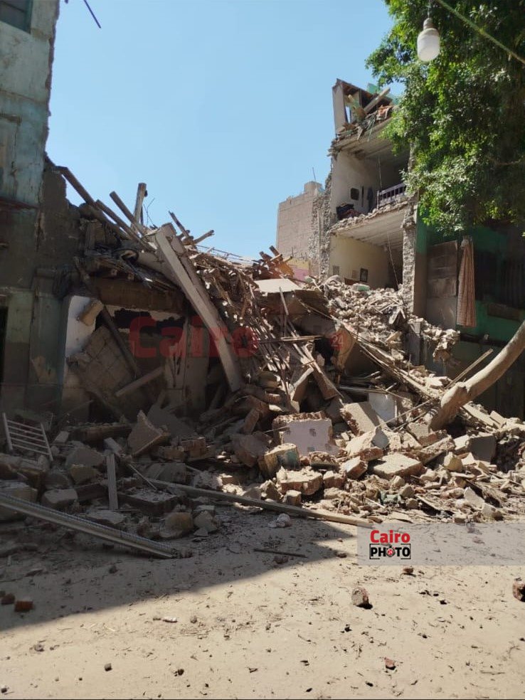 انهيار عقارين وجزء من أخر خاليين من السكان في الملك الصالح بمصر القديمة