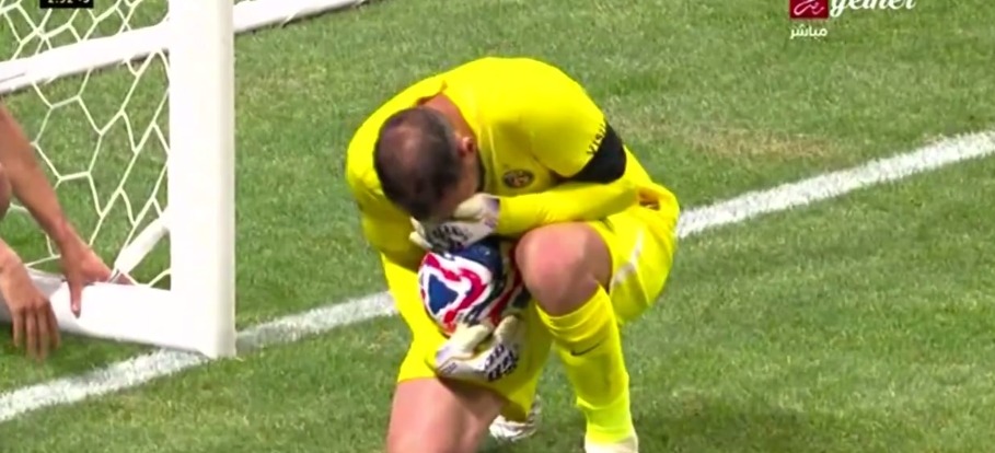 <strong>بكاء دوناروما.. جمال موسيالا يتعرض لـ إصابة صعبة خلال مباراة فريقه ضد باريس سان جيرمان </strong>