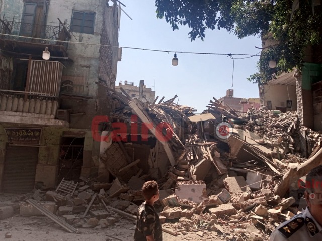إزالة 3 عقارات آيلة للسقوط بمصر القديمة دون إصابات