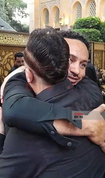 اللقطات الأولى من عزاء الفنان أحمد عامر بحضور نجوم الفن