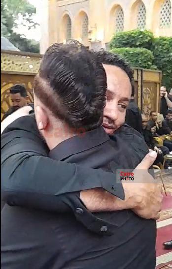 اللقطات الأولى من عزاء الفنان أحمد عامر بحضور نجوم الفن