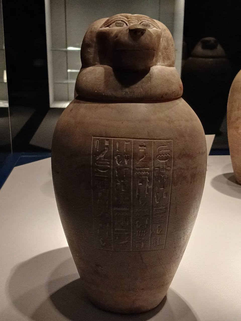  أواني كانوبية مصنوعة من المرمر