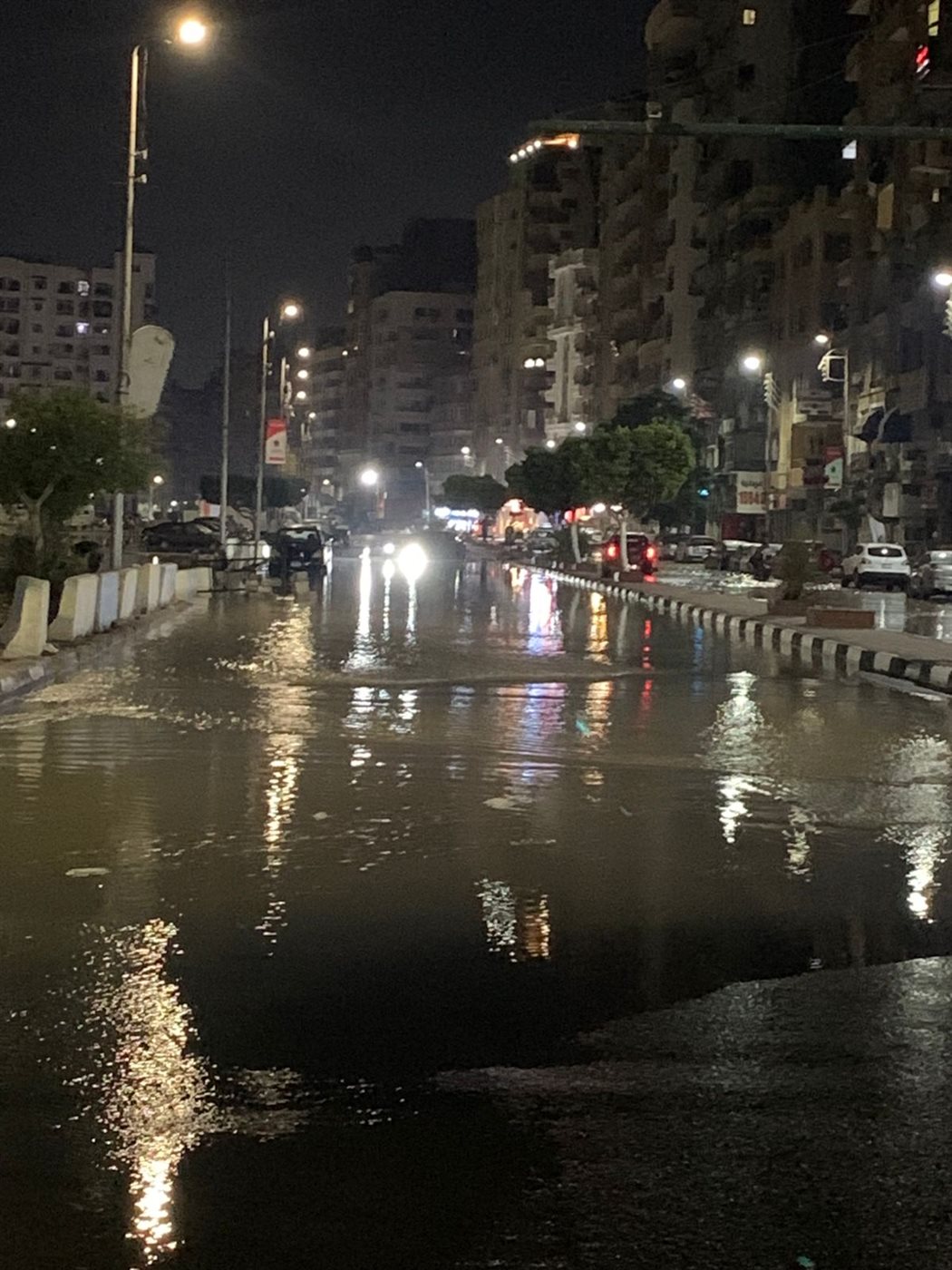 كسر مفاجئ في خط المياه الرئيسي بمحيط مجمع محاكم الإسماعيلية