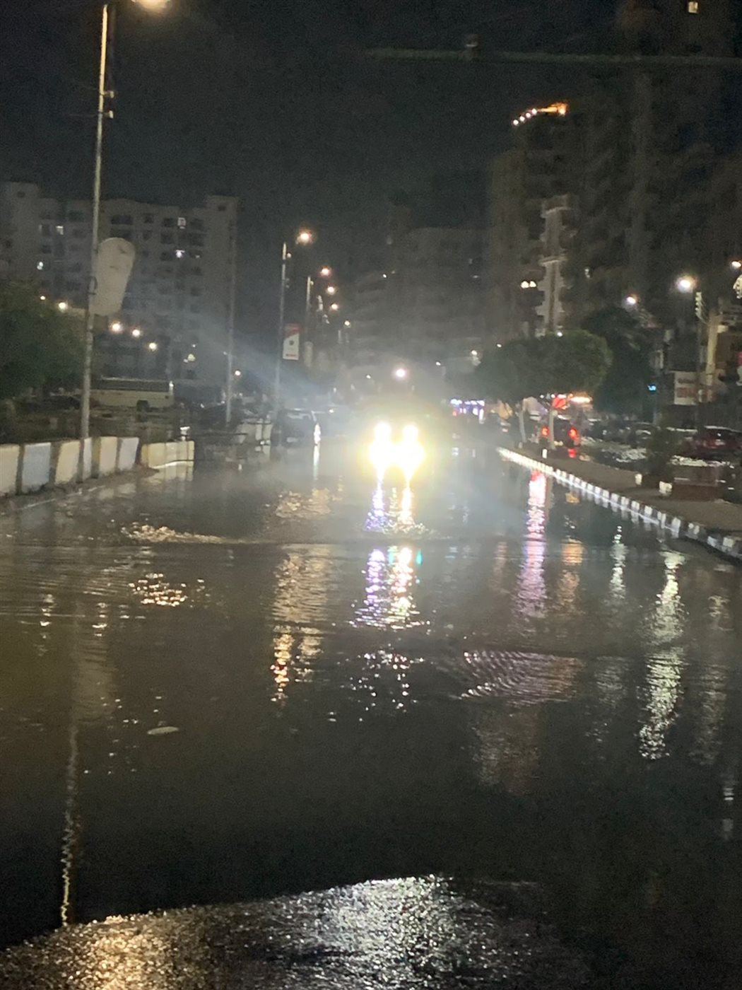 كسر مفاجئ في خط المياه الرئيسي بمحيط مجمع محاكم الإسماعيلية