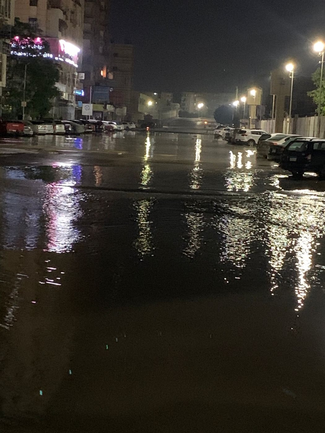 كسر مفاجئ في خط المياه الرئيسي بمحيط مجمع محاكم الإسماعيلية