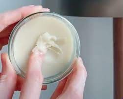 طريقة عمل مزيل عرق طبيعي في البيت بمكونات بسيطة وفعالة