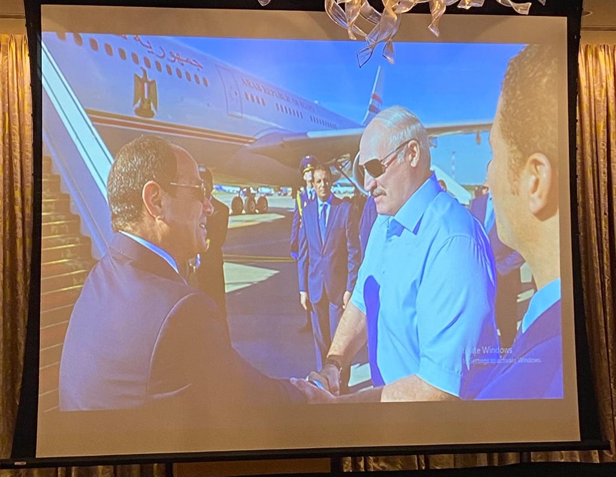 عرض صور للرئيس السيسي ونظيره البيلاروسي خلال الاحتفال