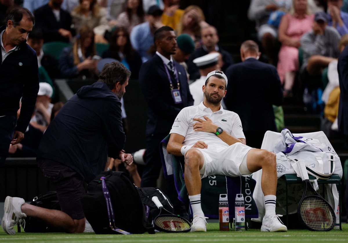 بسبب إصابة قوية.. ديميتروف يودّع ويمبلدون بالدموع رغم تقدمه على المصنف الأول عالميًا