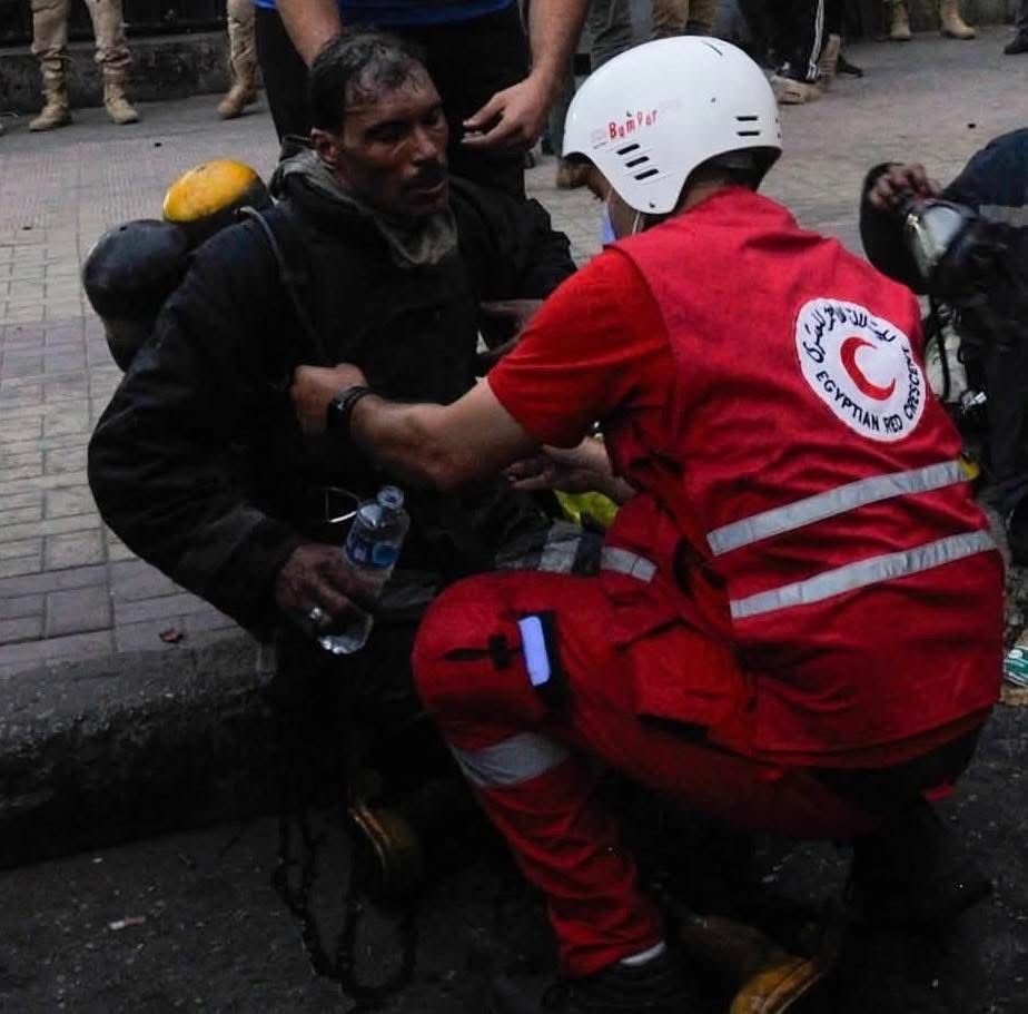 الهلال الأحمر المصري في موقع حادث حريق سنترال رمسيس